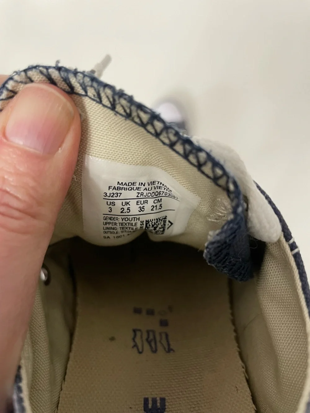 Converse Chuck Taylor All Star Kids Navy Canvas Low-Top Sneakers, size 3Y